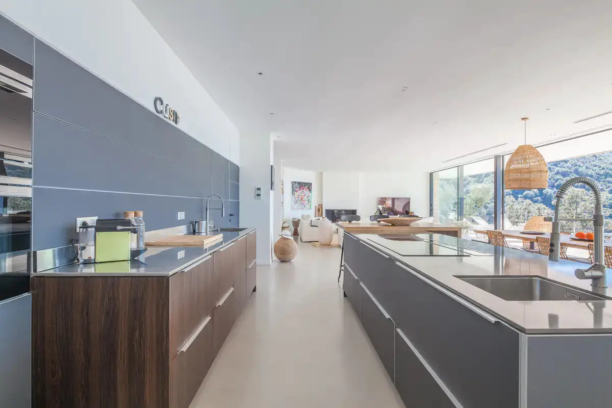 科西嘉海畔的完美融合 | 建筑大师的环保海景房-7