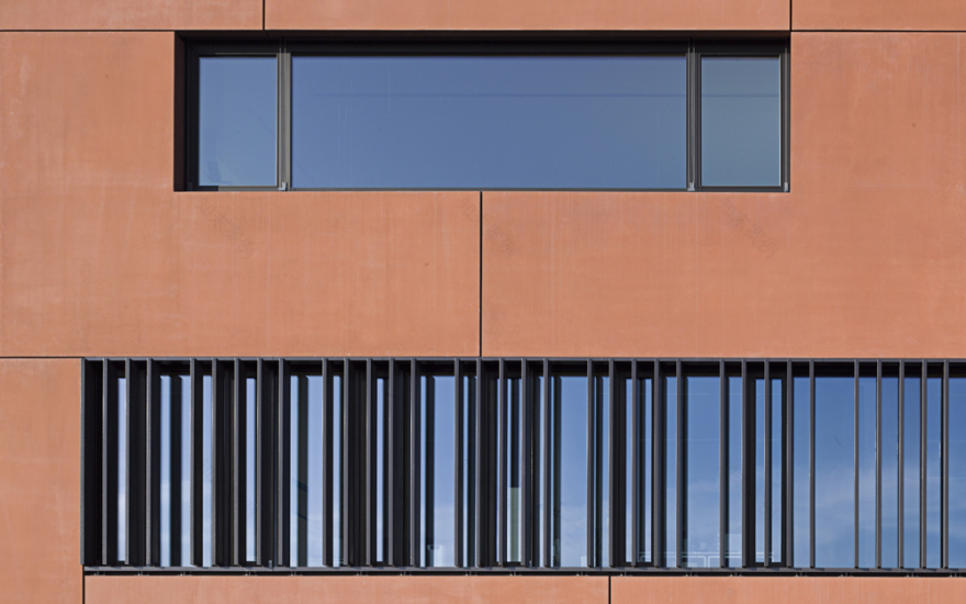 阿沙芬堡职业高级中学(Fachoberschule可直译为职业高级中学,BOS是学校名称的形象化缩写之类的,结合前面推测是职业高级中学的名称) 丨AV1 Architekten-10