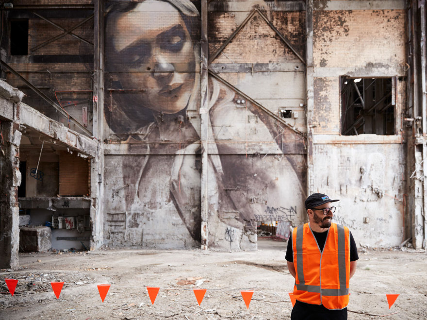 废弃厂房中的神秘艺术 | 墨尔本街头艺术家 Rone 巨作将被拆除-15