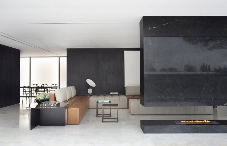 圣保罗 V2 House | 巴西大理石与乌木的时尚碰撞-6