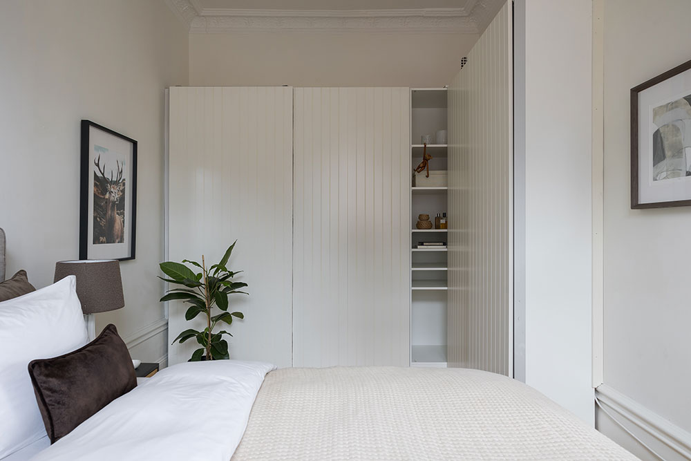 位于斯德哥尔摩带黑白厨房的优雅转角公寓-19