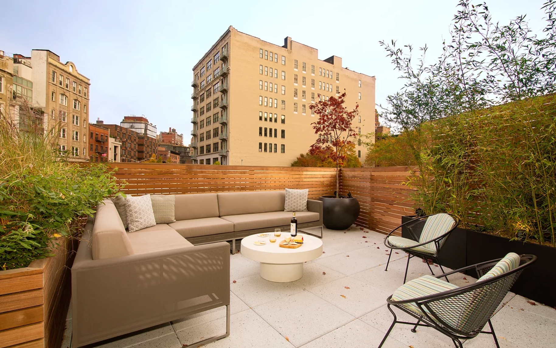 西村露台；西村阶梯（注：Terrace在建筑语境中可译为露台阶梯等，这里需根据实际场景确定最合适的表达，如果用于西村庄园某建筑设施描述，露台更合适；如果用于村庄地形等相关描述，阶梯可能更合适，这里暂时提供这两种常见可能，正常操作应以实际场景确定唯一精准翻译，如果以下不符合，请提供更多背景信息） 丨美国纽约丨Michael Wood & Co-16