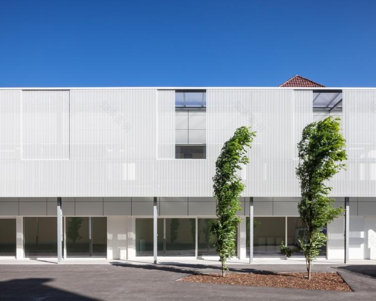 比利时十八世纪连栋住宅的现代翻新-17