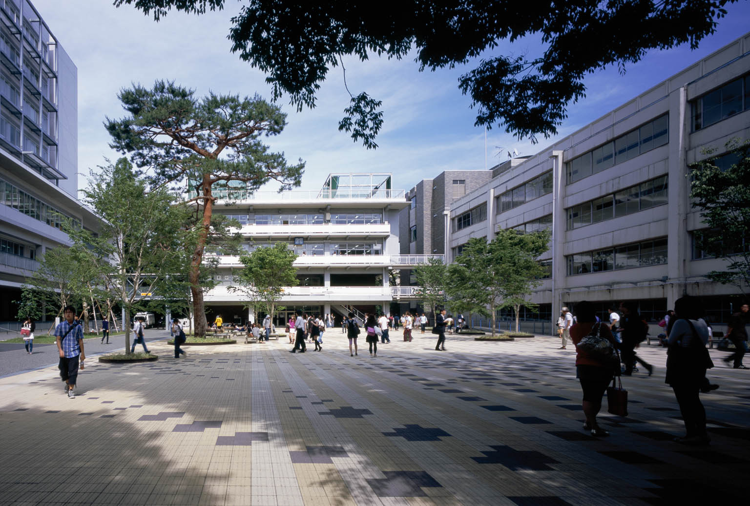 成城大学正门前中庭丨日本东京丨长谷川浩己＋戸田知佐,田下祐多-27