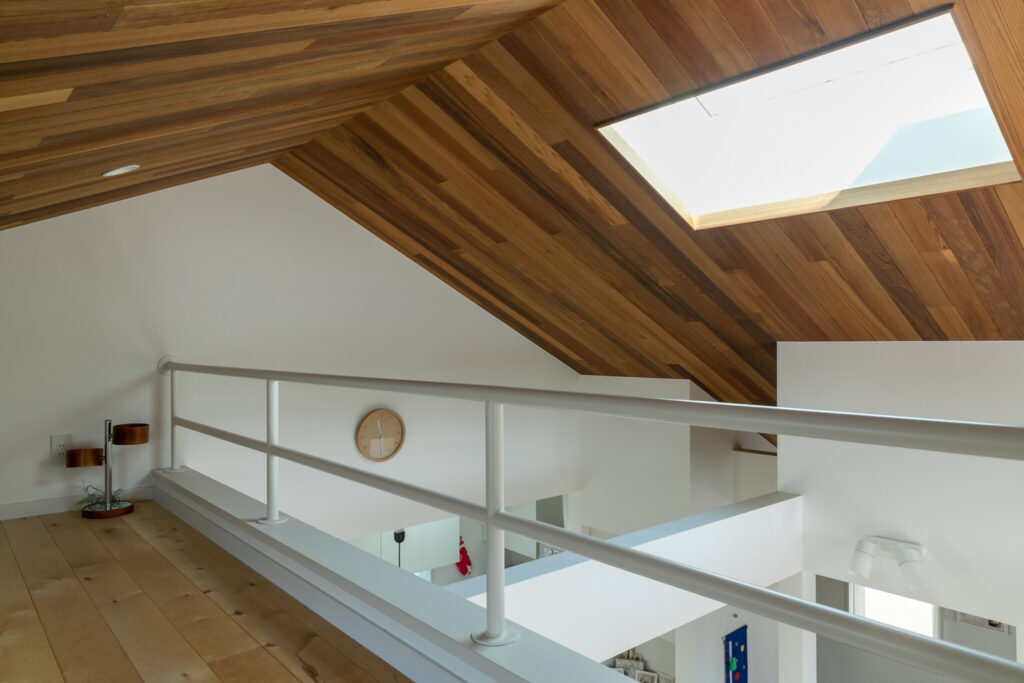 開放感に満ちた空間 子育てを想定して建てられたどこにいても家族がつながる住まい | Style of Life | 100%LiFE-6