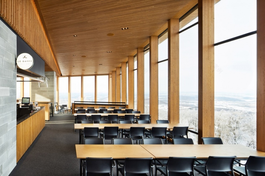 Bromont 山顶小屋 | 自然与人工的巧妙结合-29