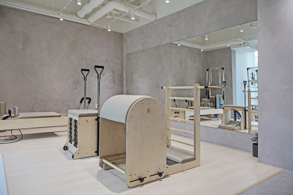 韩国高级室内设计案例 | 15 平米极简塑料凳学屋-14