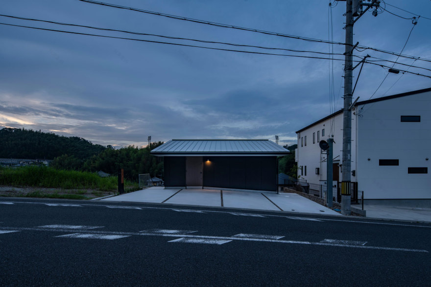 山形坡地上的雅致居所——山本洋平设计的三功能屋顶-24