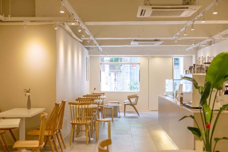 明亮简约的 24 平米咖啡厅设计-10