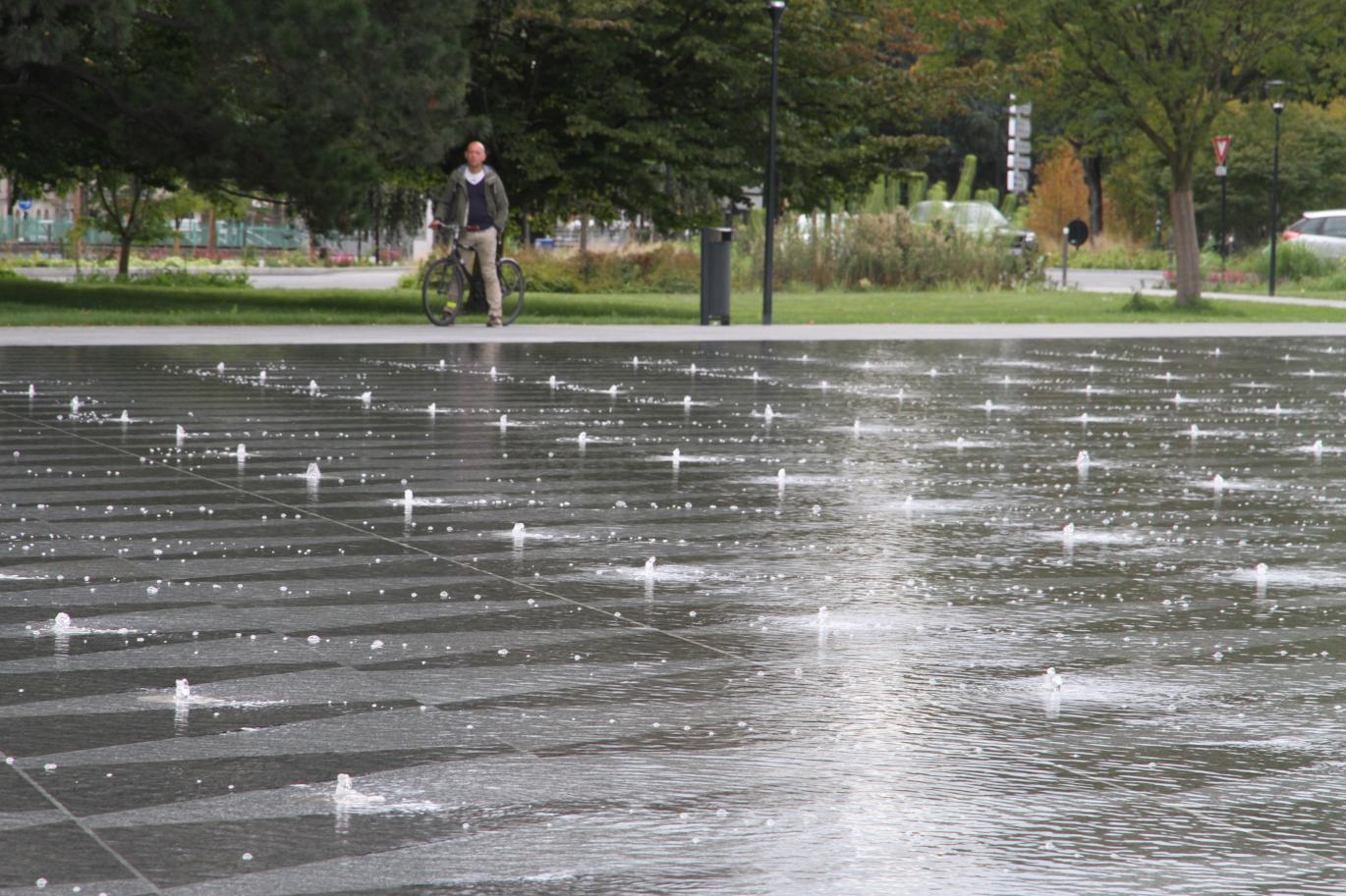 水镜；水面倒影（注：Miroir d’eau常见有这两种表意，结合实际语境可能更偏向于某一种，这里按通常理解呈现） 丨法国南特丨JML,Bruno Fortier,Hervé Devantoy-13