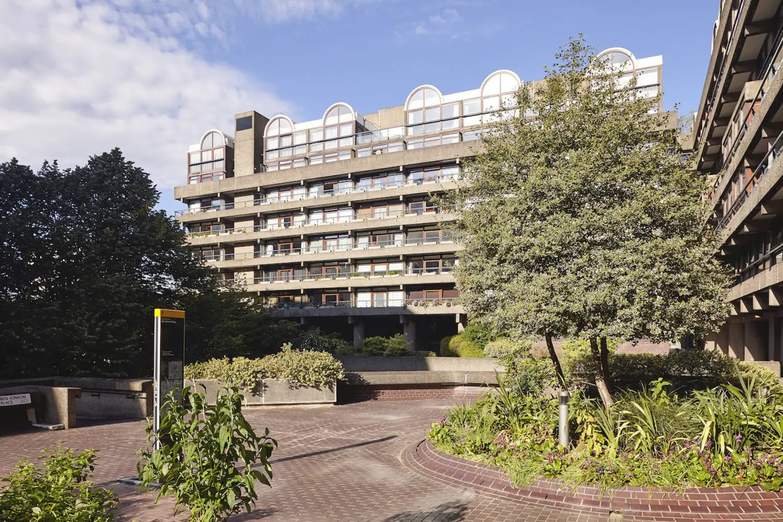 伦敦 Barbican 公寓巧妙改造，色彩与空间的完美结合-16