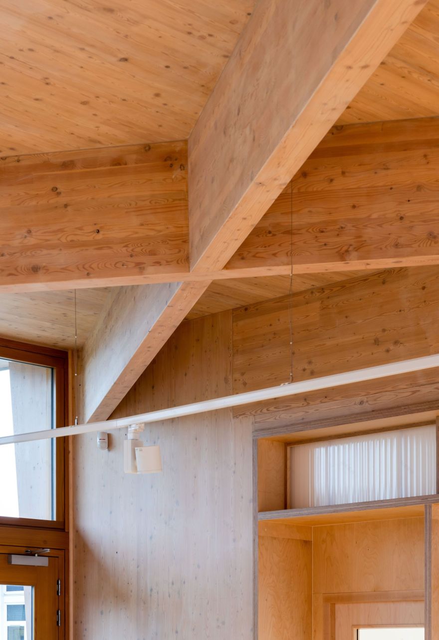 Wroughton Academy / DK-CM-32