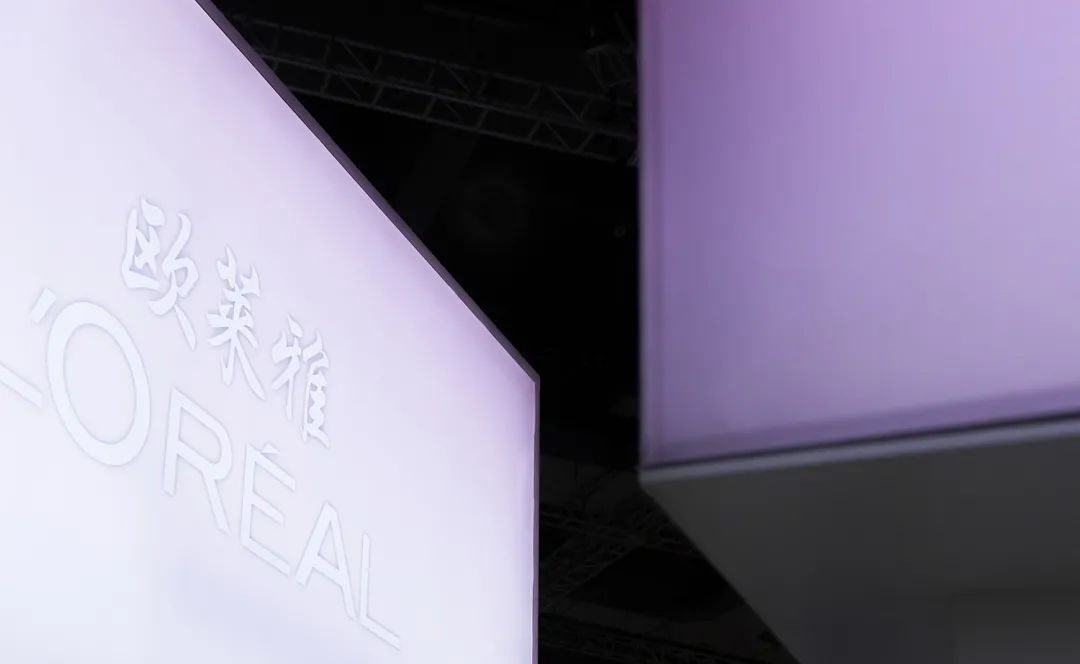 欧莱雅 CIIE 2020 展位设计 | 悬浮盒子展现多样品牌-28