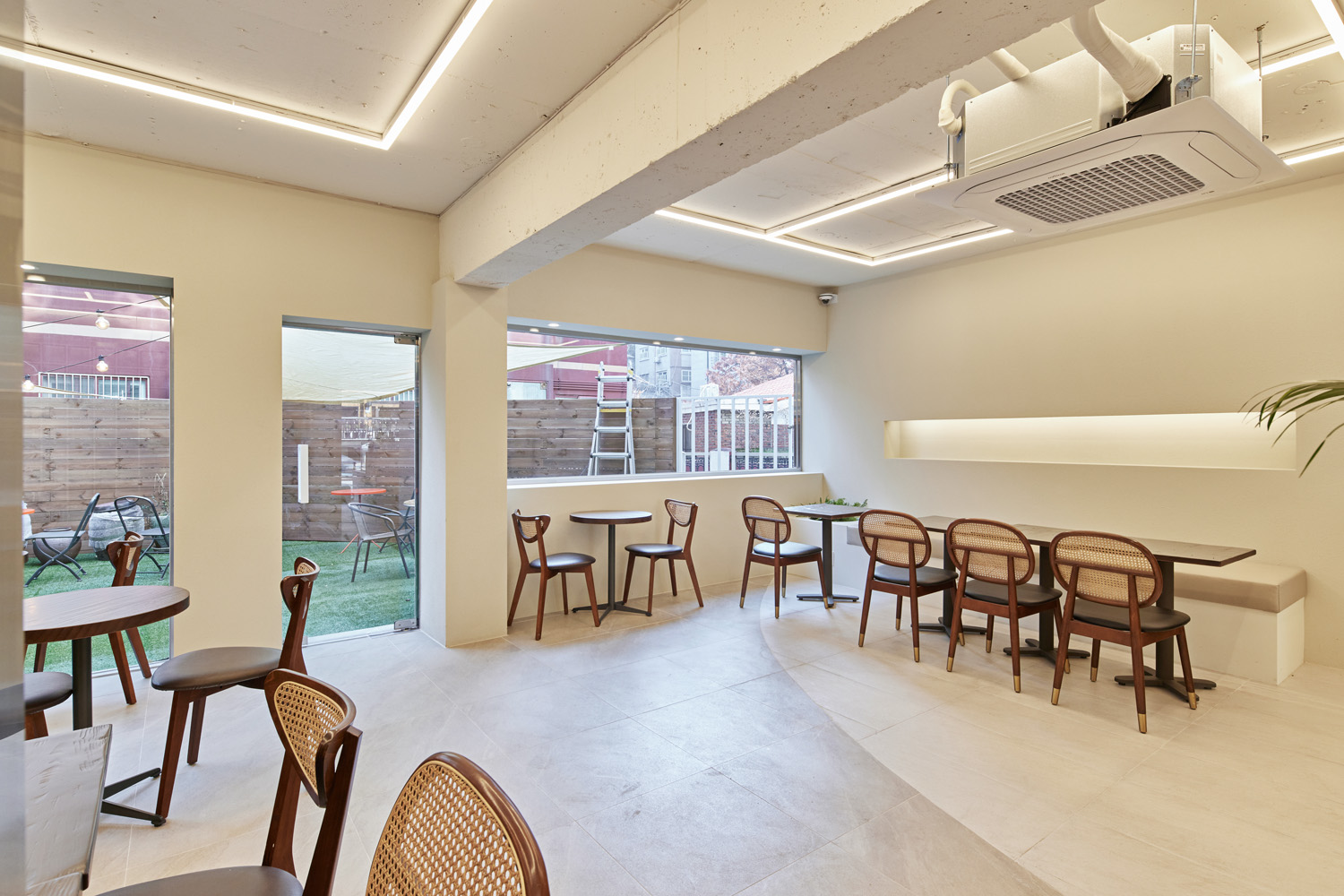 首尔 60 平现代宠物咖啡厅设计-9