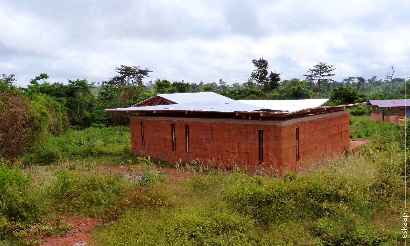 Framed Escape Library  eskaapi-57