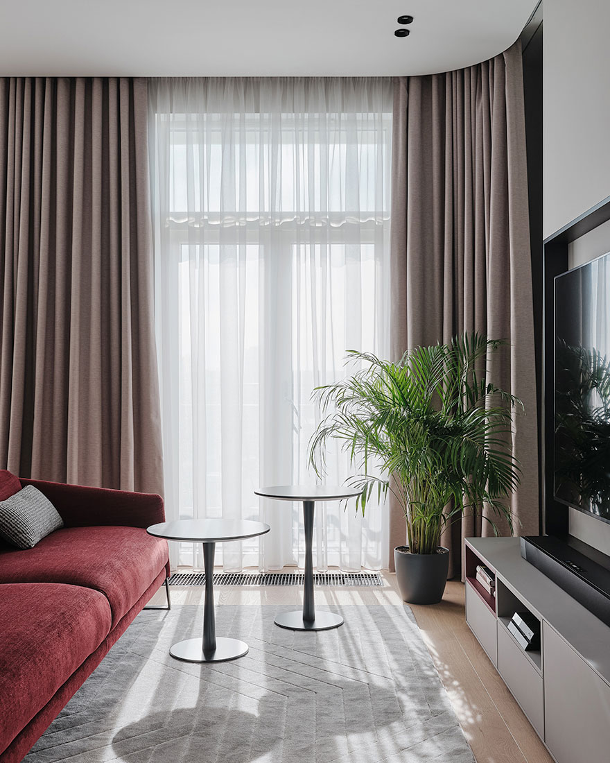 圣彼得堡 75 平米学生公寓 | 红色丝绒沙发成为亮点-2