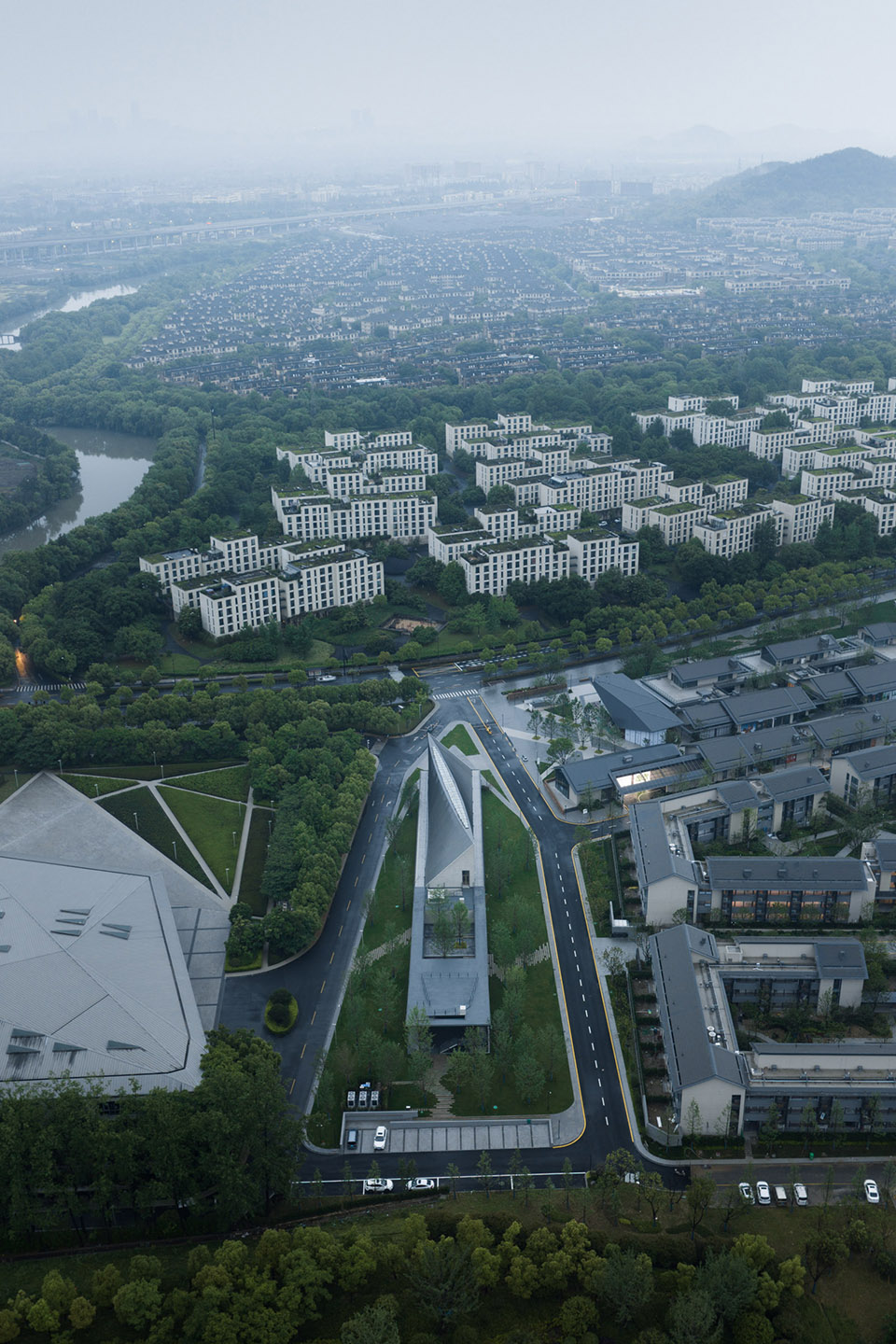 杭州阴雨天的良渚大谷仓建筑丨中国杭州丨大舍建筑,本质映像-4