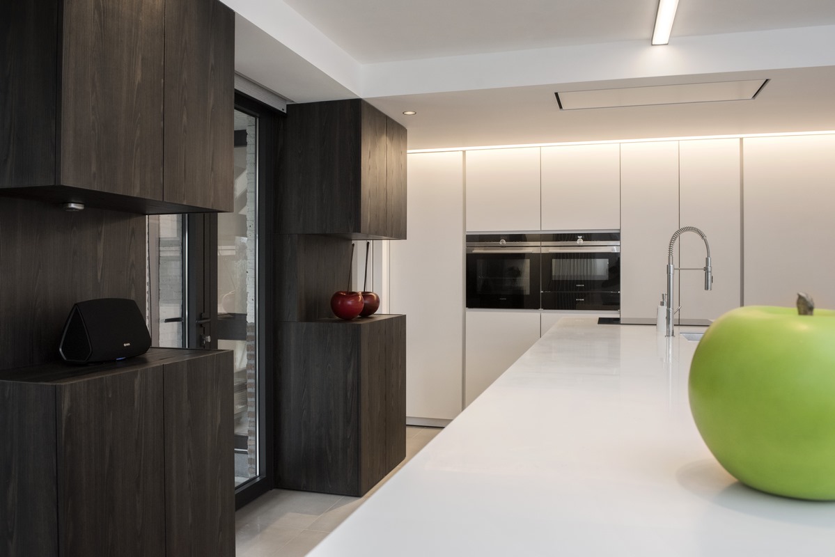 厨房翻新VV

注：VV可能是特定名称、缩写等，由于缺乏更多背景信息，只能直接保留原样 -11