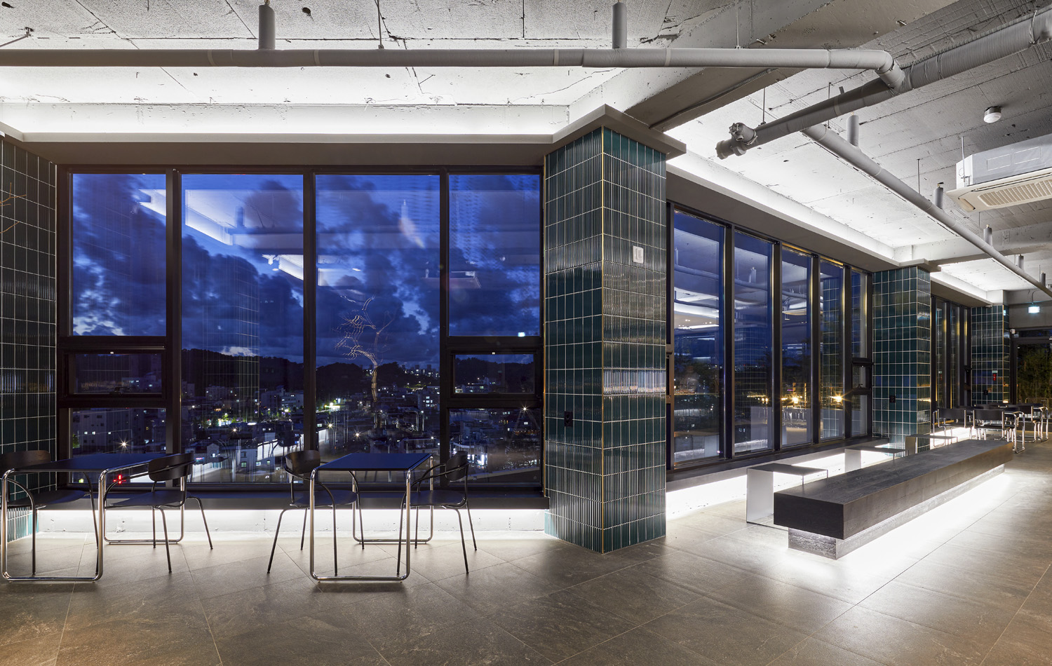 首尔 80 平咖啡厅，打造城市观景露台-20