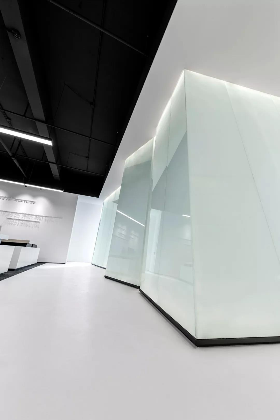 极简白，如何打造前卫艺术的国际办公-50