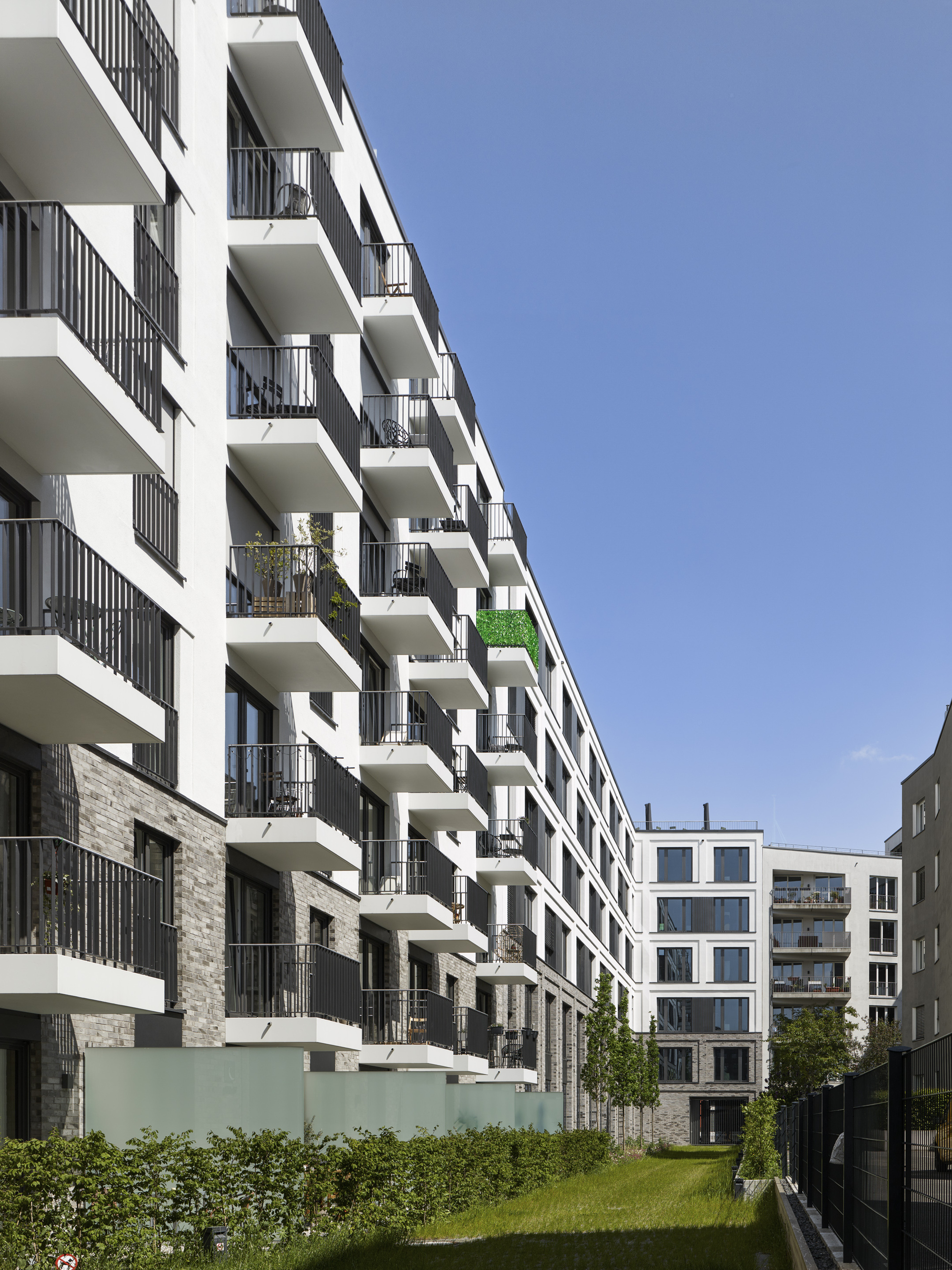 3 Hoefe Office and Residential Building  / Tchoban Voss Architekten-40