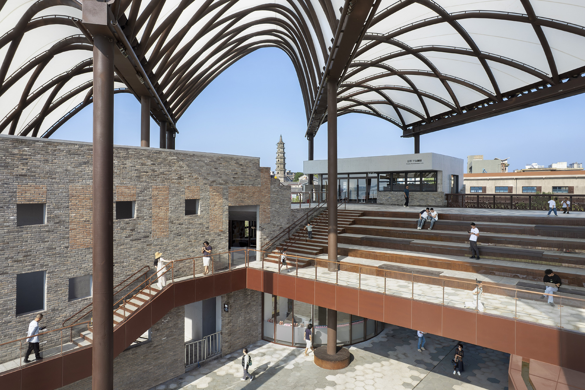 Yueyang Hualinggang Pier Tourist Center / WANG HUI | URBANUS-16