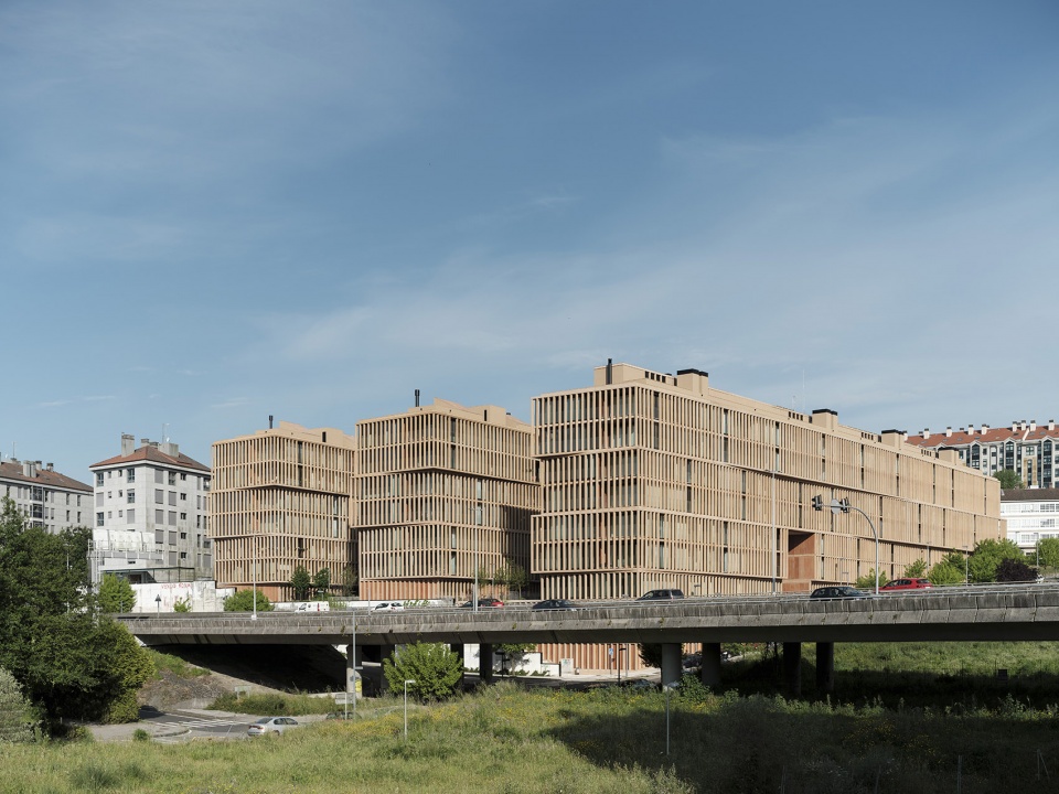 西班牙 Cornes Espacio 住宅楼 | 工业风绿色住宅的典范-4