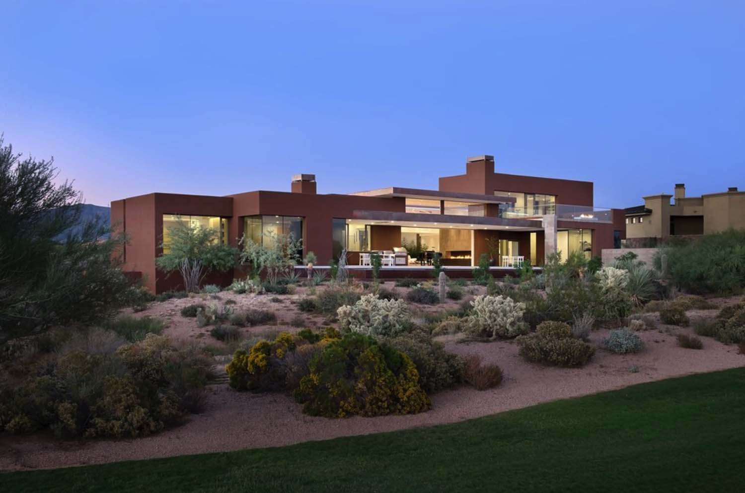 Arizona desert home blurs indoor-outdoor boundaries-1