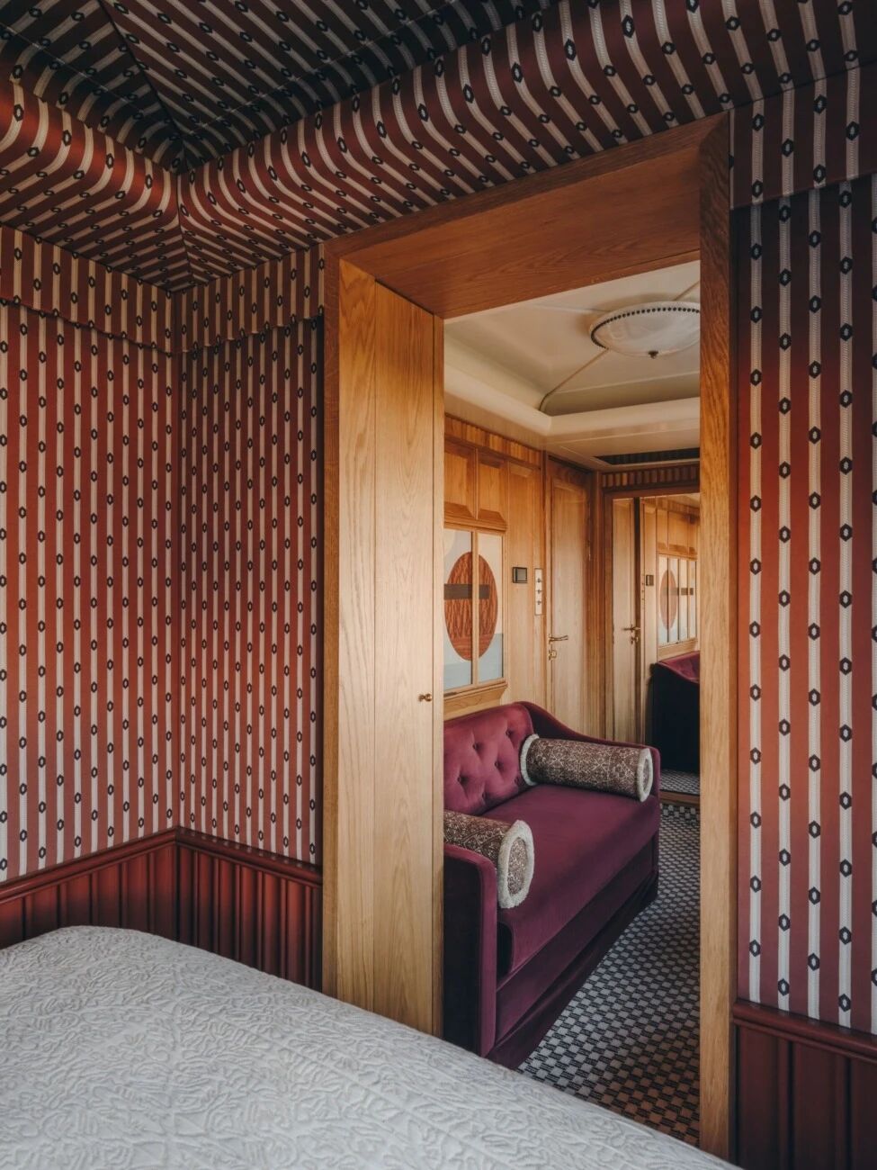 不列颠探险家号列车内部设计丨英国威尔士丨Albion Nord,合作艺术家有Luke Edward Hall等-41