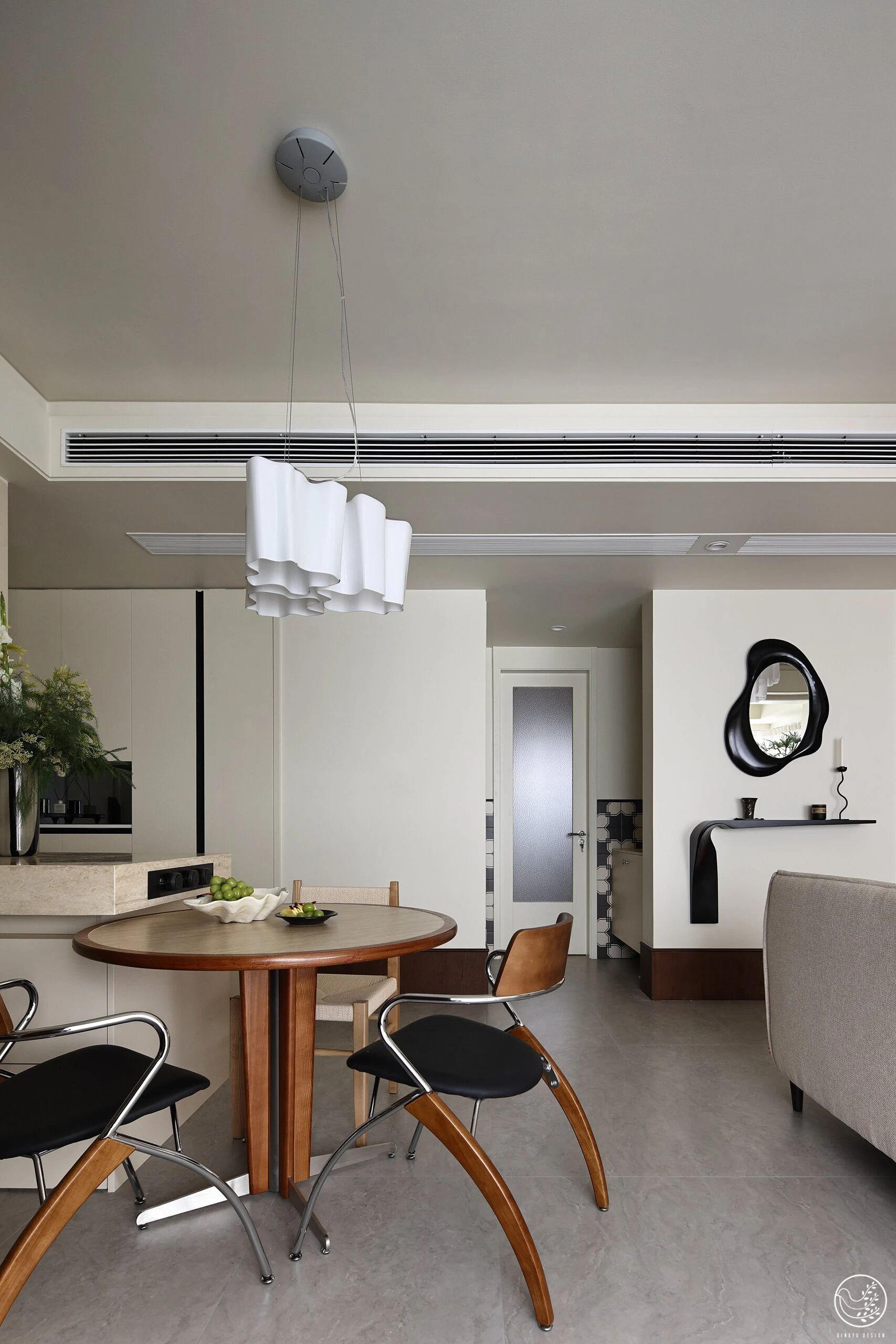 复古且时髦，在松弛与精致之间游刃有余-35