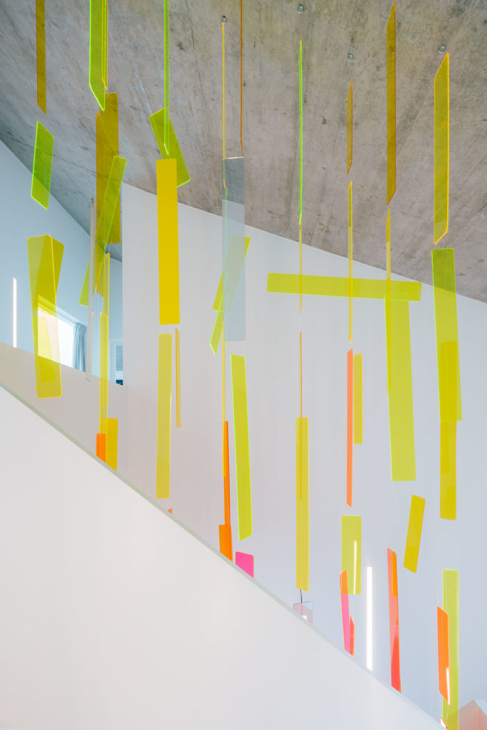 色彩螺旋楼梯,自然元素与建筑设计的完美融合-30