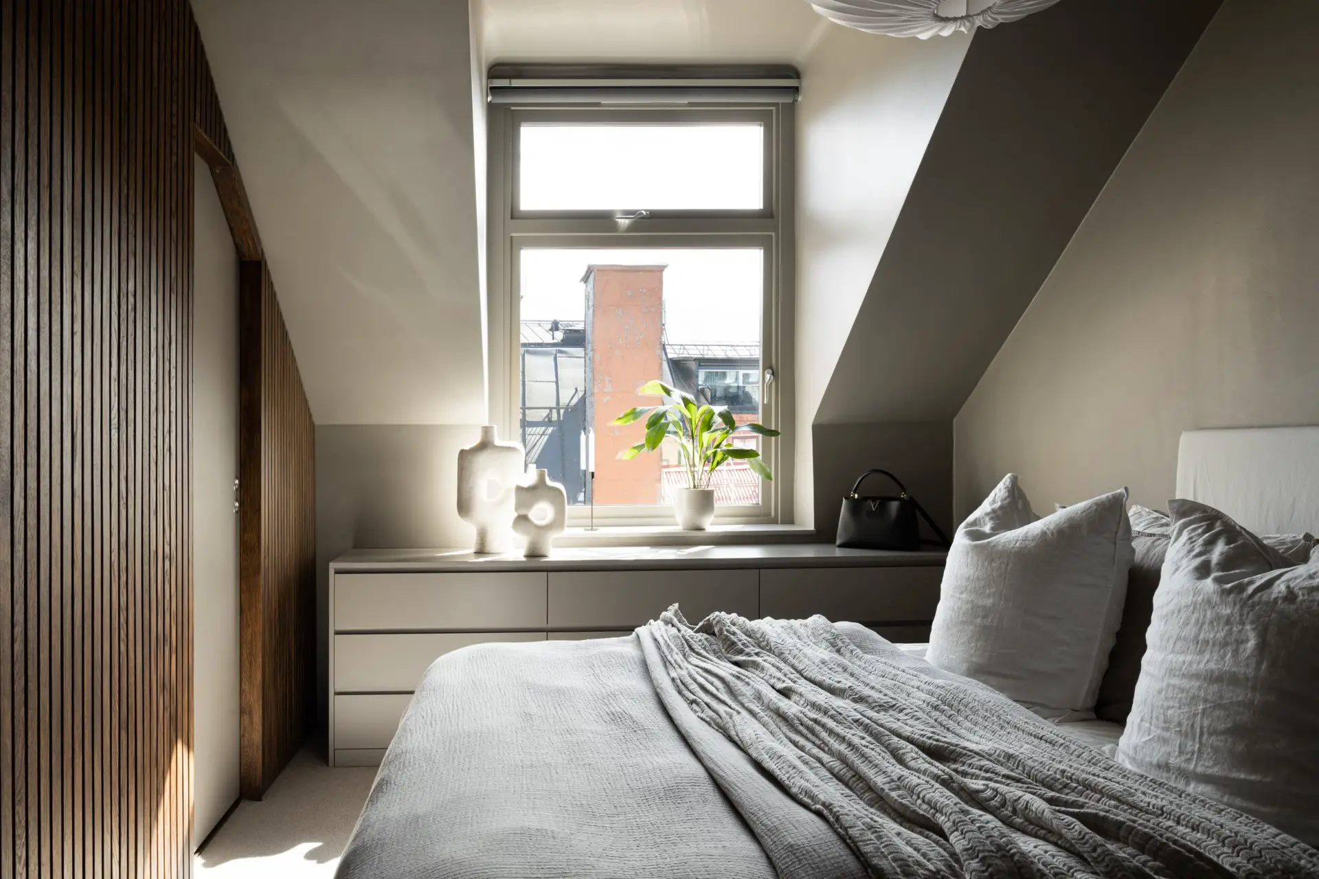 瑞典独特设计复式公寓,尽享城市宁静美景-11