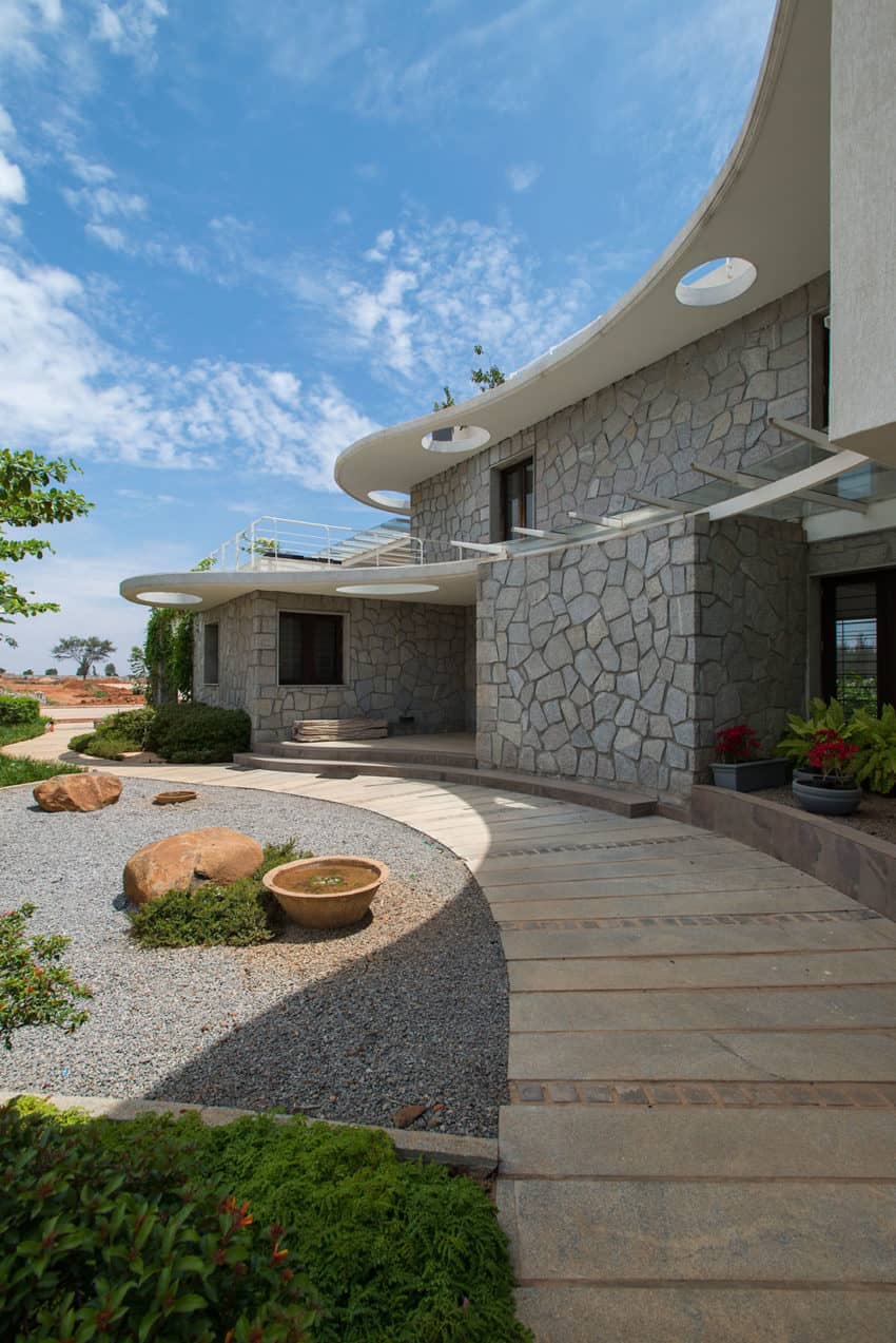 Clover Villa by Mistry Architects-1