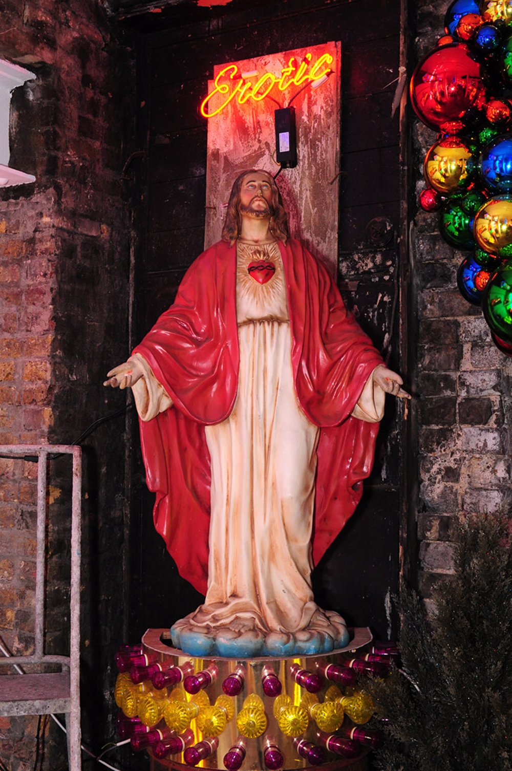 伦敦“上帝的垃圾场” | 霓虹灯的迷幻世界-25