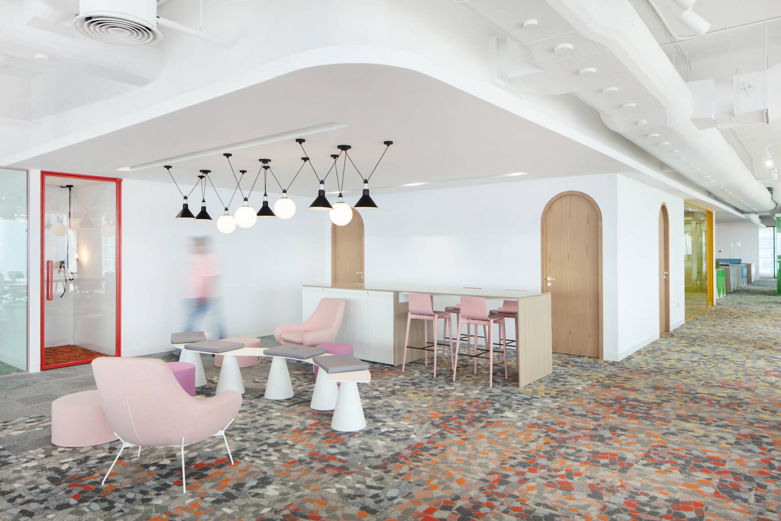 迪拜现代活力办公空间-5