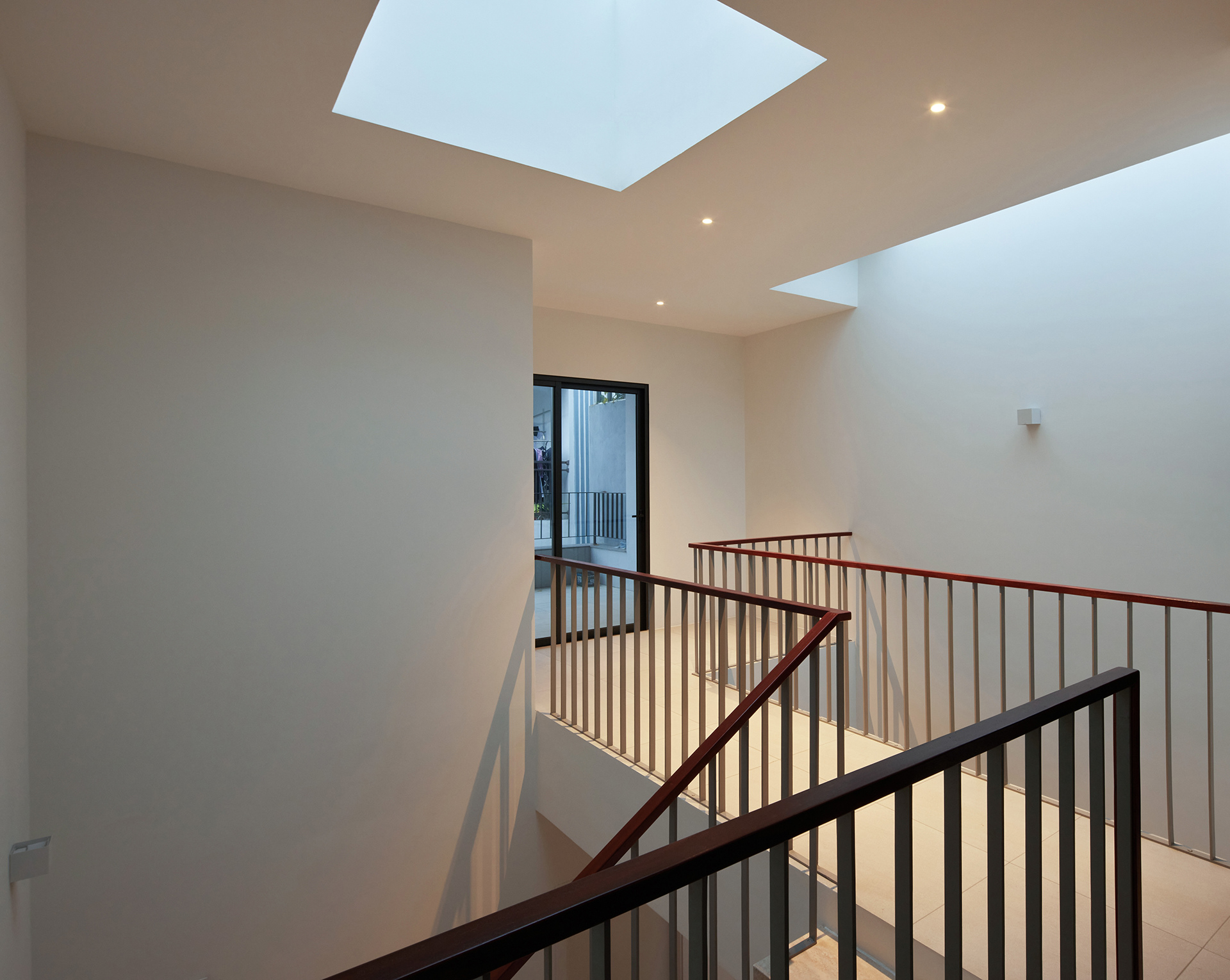 仁义之家；义之家（这里Yen Nghia可能对应越南语的Nhân nghĩa，是仁义的意思，在没有更多背景的情况下推测翻译，Yen Nghia直接音译可成延义等，但音译表意不明确，凭借较常见越南语语义选择意译） 丨越南河内-34