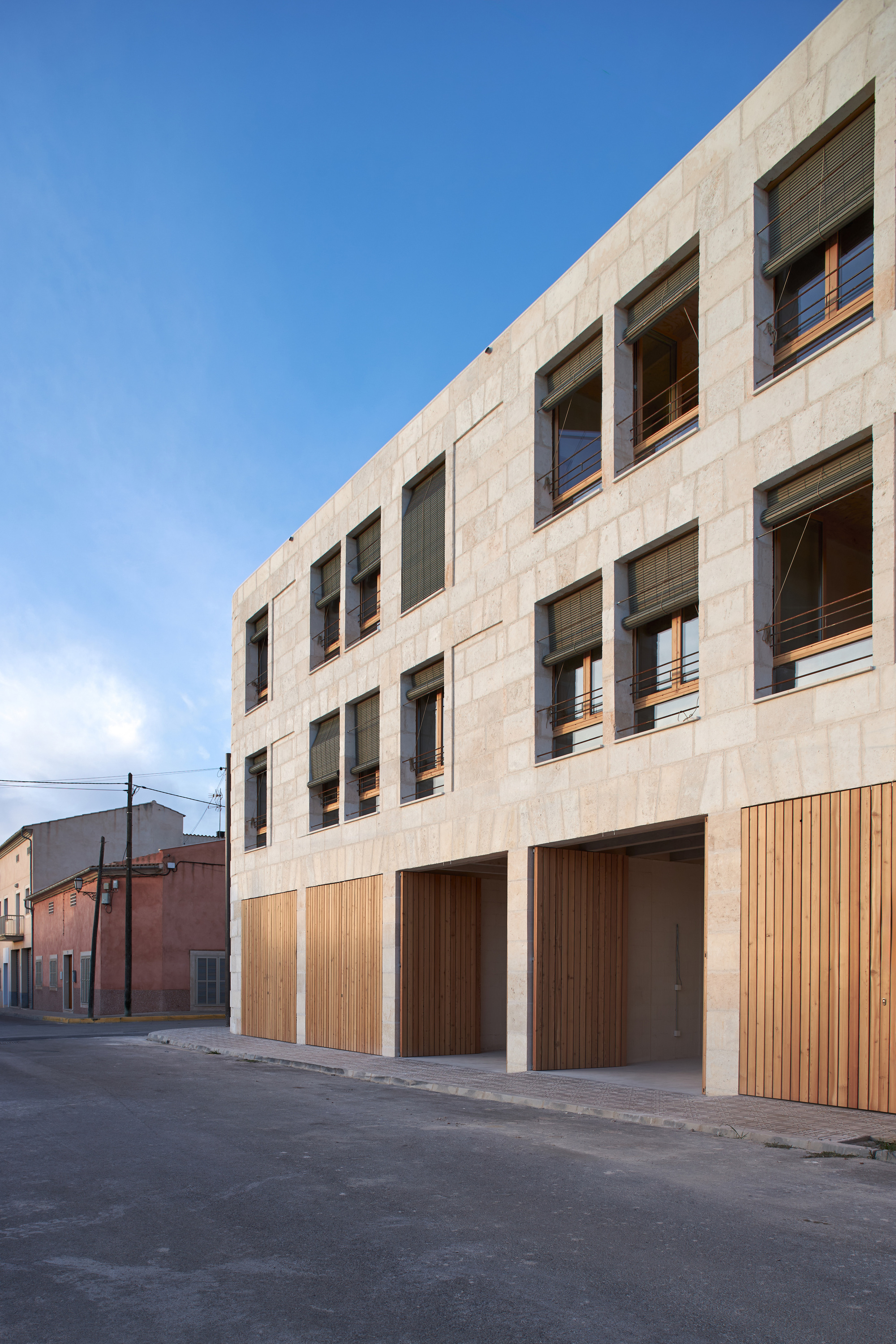 Ten Social Housing Units in Santa Margalida, Mallorca / Javier Gavín + Siddartha Rodrigo + Juan Moreno + DATAAE-30