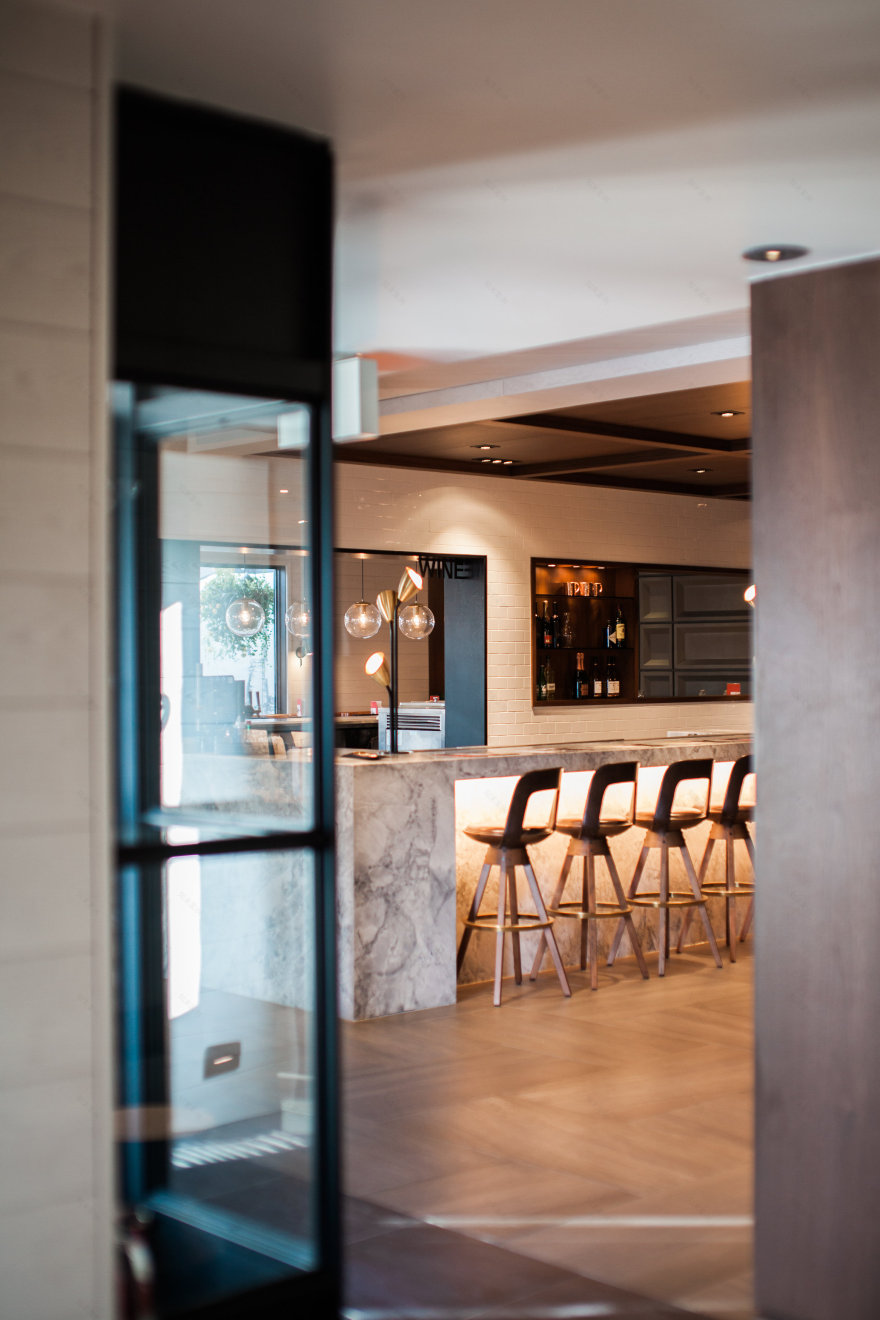 麦金利·伯卡特打造厄尔斯厨房酒吧 Westhills 的室内设计魅力-8