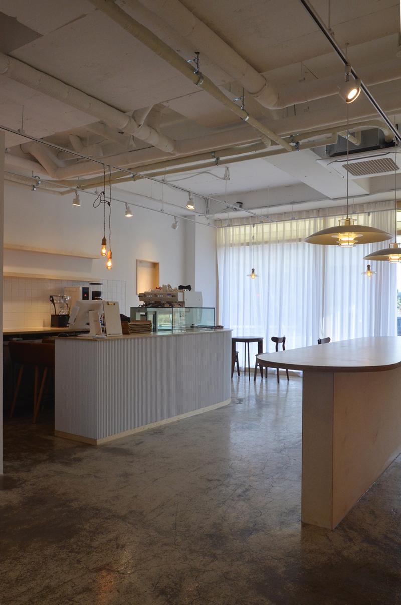 简约 20 平咖啡厅，展现白色与木色的精致空间设计-11