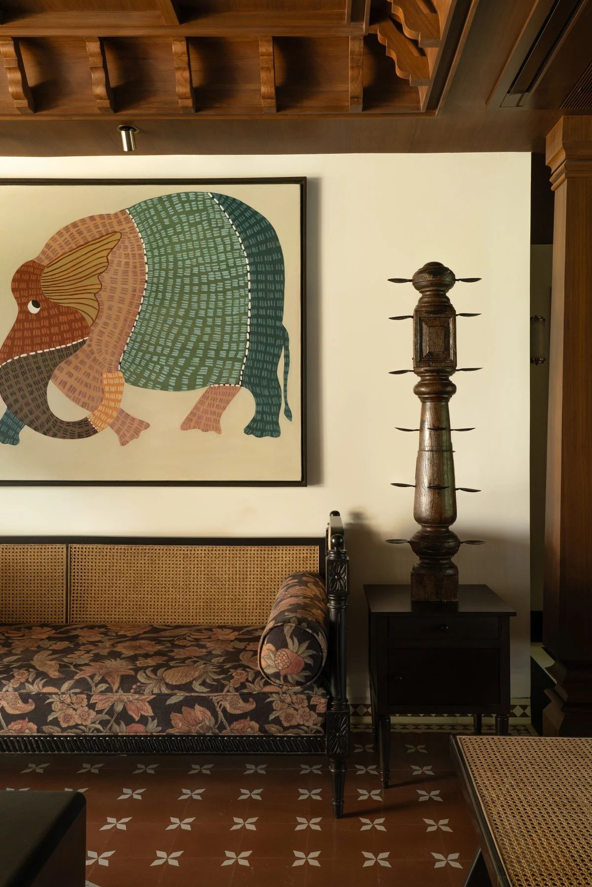 印度美学与现代方法相结合的室内设计丨对印度传统文化情有独钟的设计师-11