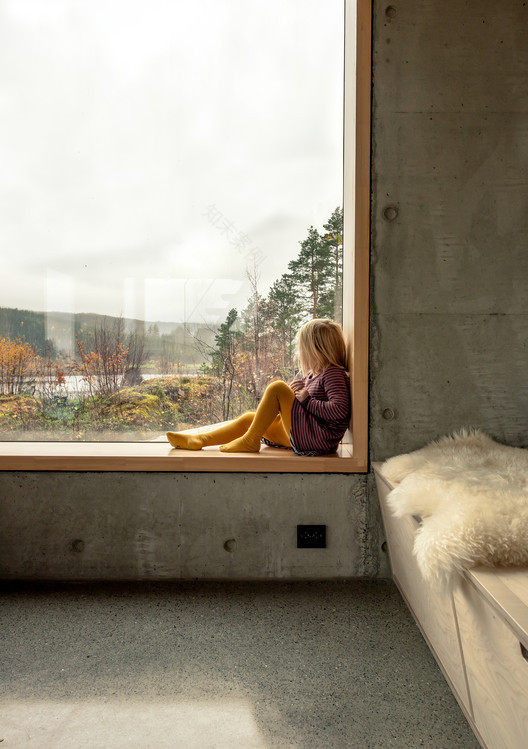 挪威 Rones 小木屋 | 混凝土与木头的和谐共生-19