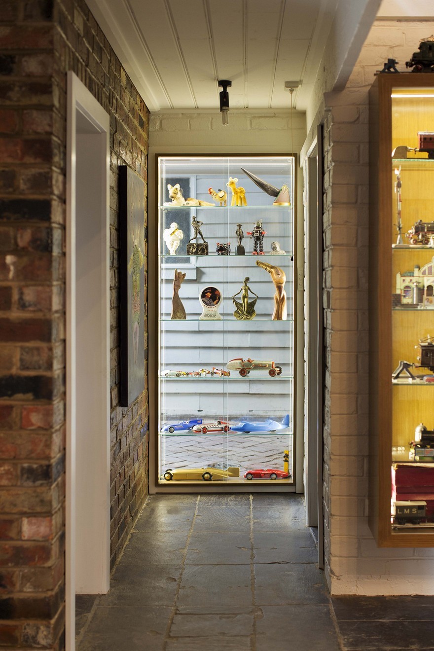 Modern Glass Extension Upgrading Mud Brick House in Victoria-34