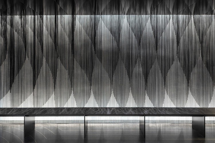 光与金属的对话 | 卡萨巴特洛改造揭示-12