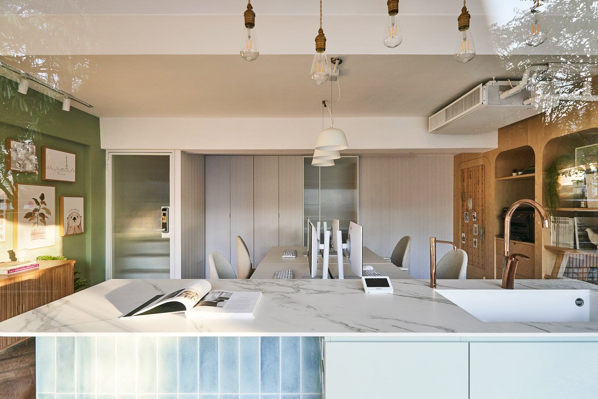 散發家的歸屬感，環繞在遼闊綠意和日光之中的愜意工作空間：Life Creator 樂創設計辦公室 — Hey!Cheese-13