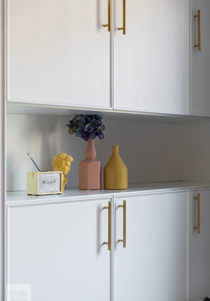 莫兰迪色系撞色设计，打造 107㎡三室一厅的时尚空间-56