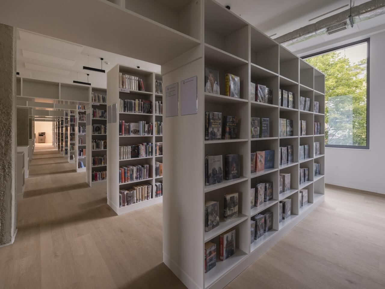 Niezwykła renowacja Książnicy Stargardzkiej - zobacz, jak stare spotyka nowe! - PLN Design-8