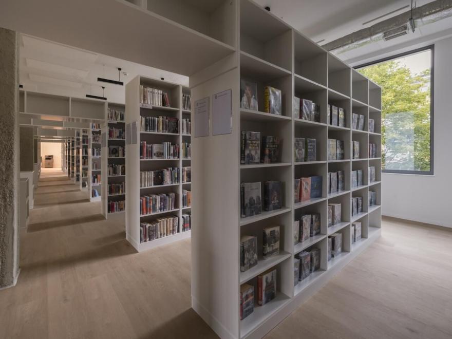 Niezwykła renowacja Książnicy Stargardzkiej - zobacz, jak stare spotyka nowe! - PLN Design-8