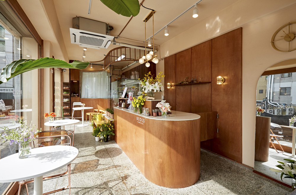 温煦氛围的 10 坪白砖咖啡馆设计案例-4