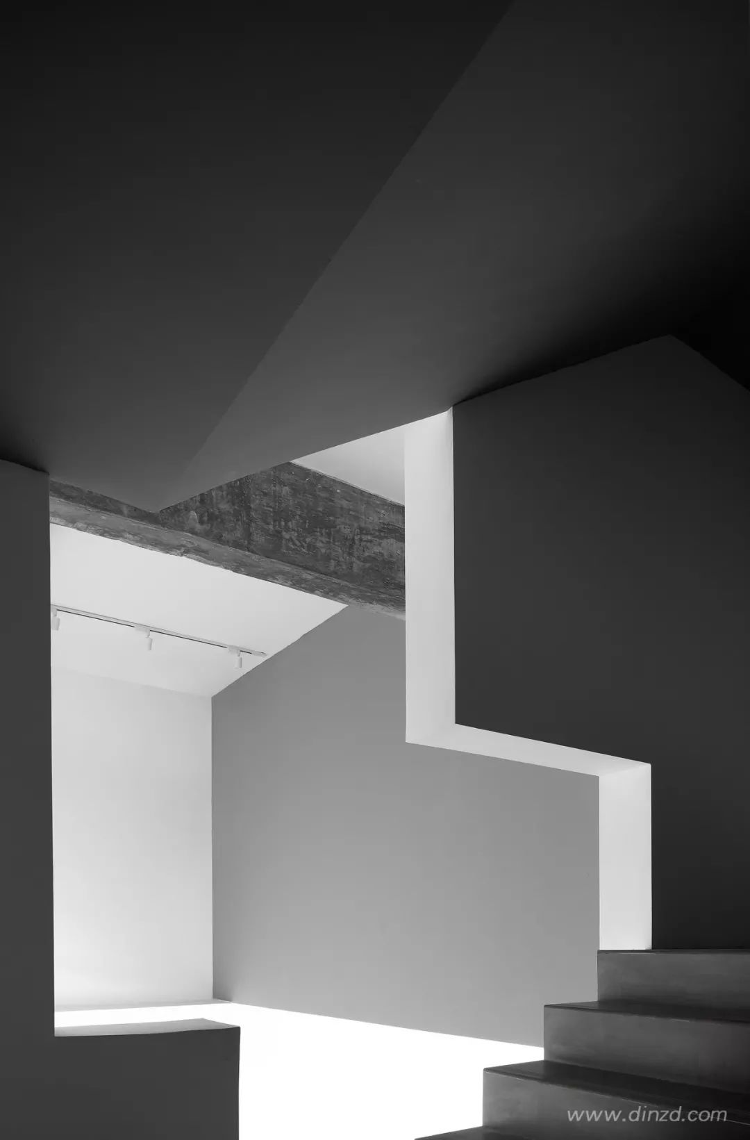 叛逆者 JYC 服饰办公空间 | 几何美学与功能性的完美融合-37