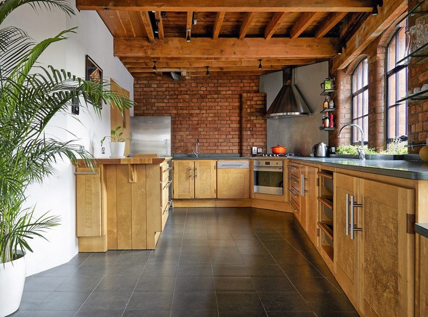 Tower Bridge London Apartment in a Converted Victorian Leather Warehouse-14